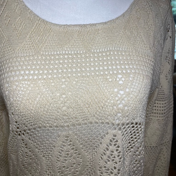 Gimmicks Cream Crochet w/ Tassel Top - Picture 9 of 14